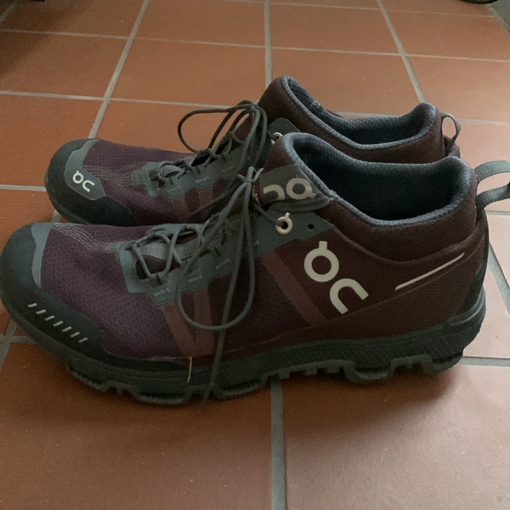 On Cloudventure Midtop Mulberry
